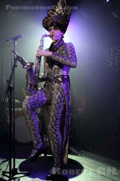 JESSIE EVANS - 2010-03-23 - PARIS - La Maroquinerie - 